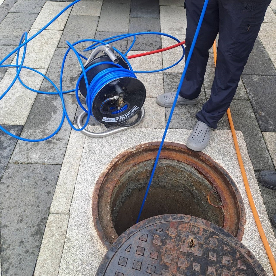 桃園市通水管-社區大樓外排水管疏通使用水刀通水管